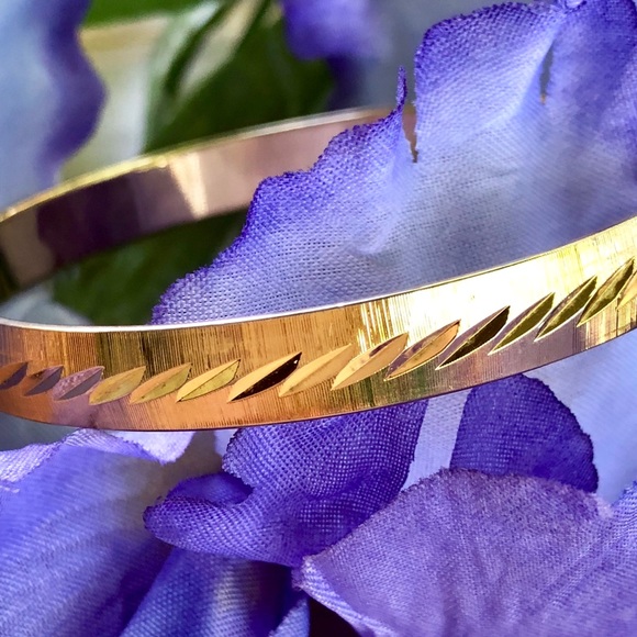 Fabulous Monet Etched Gold Bangle Vintage - Picture 2 of 7